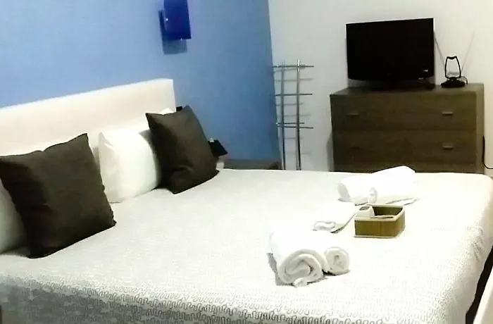 Suites Holiday Rooms *