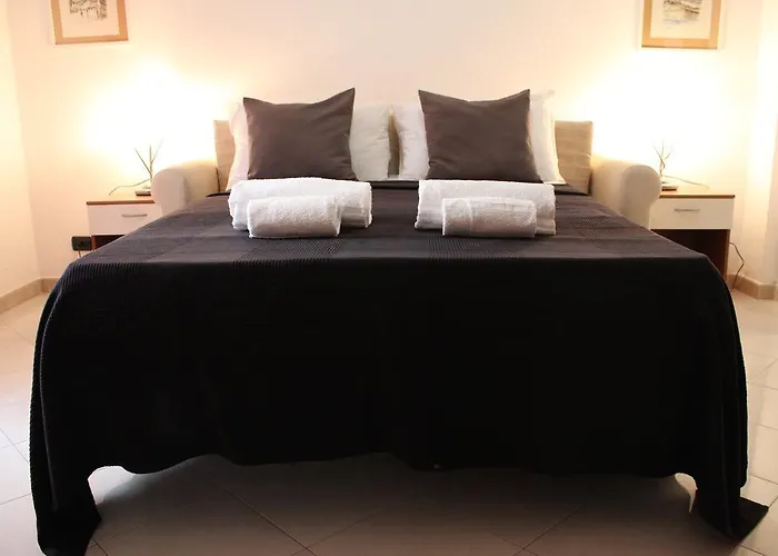 Suites Holiday Rooms *