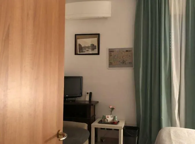 Suites Holiday Rooms *